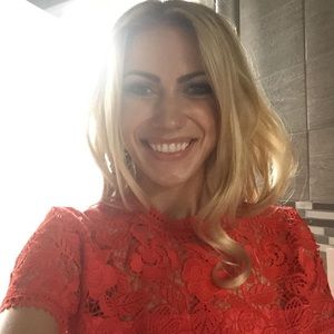 Meet your Posher, Iza